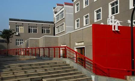 �Ϻ���������ְҵѧԺ��ѧ��ɫ