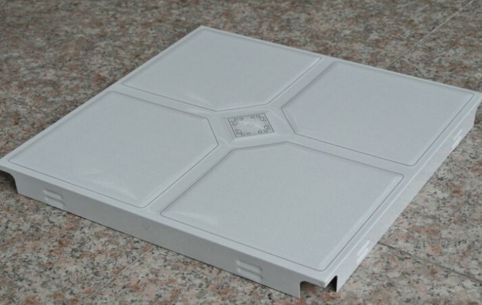 ���۰����