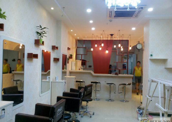 南宁维也纳森林商铺奥维森造型社装修效果图