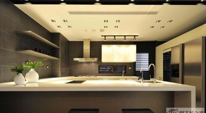 �ɶ�Ӣ�װ뵺װ��Ч��ͼ