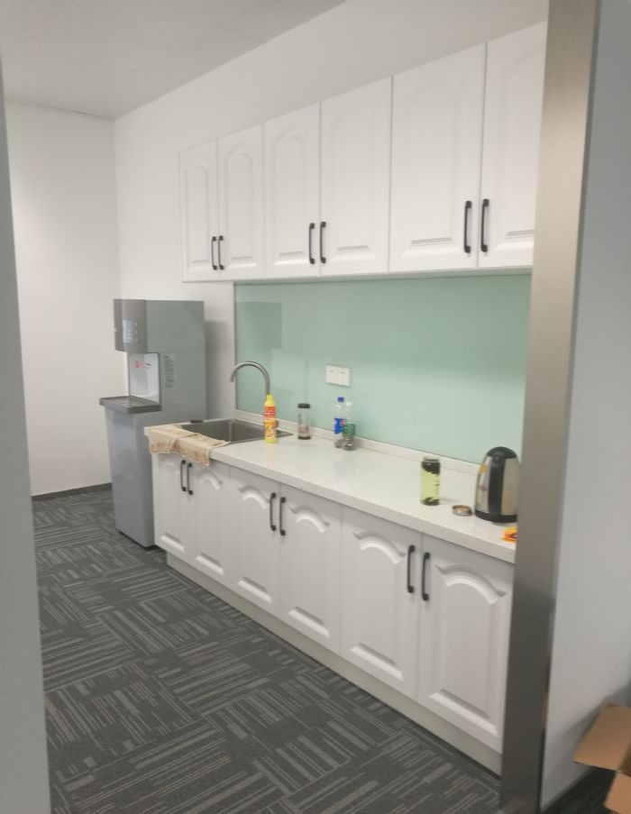 ���ݳɶ���ӽ�칫�ң�̨�̣�װ��Ч��ͼ