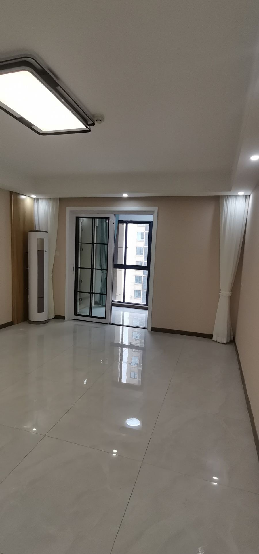 �人�н��Ϻ�Ҽ��װ��Ч��ͼ